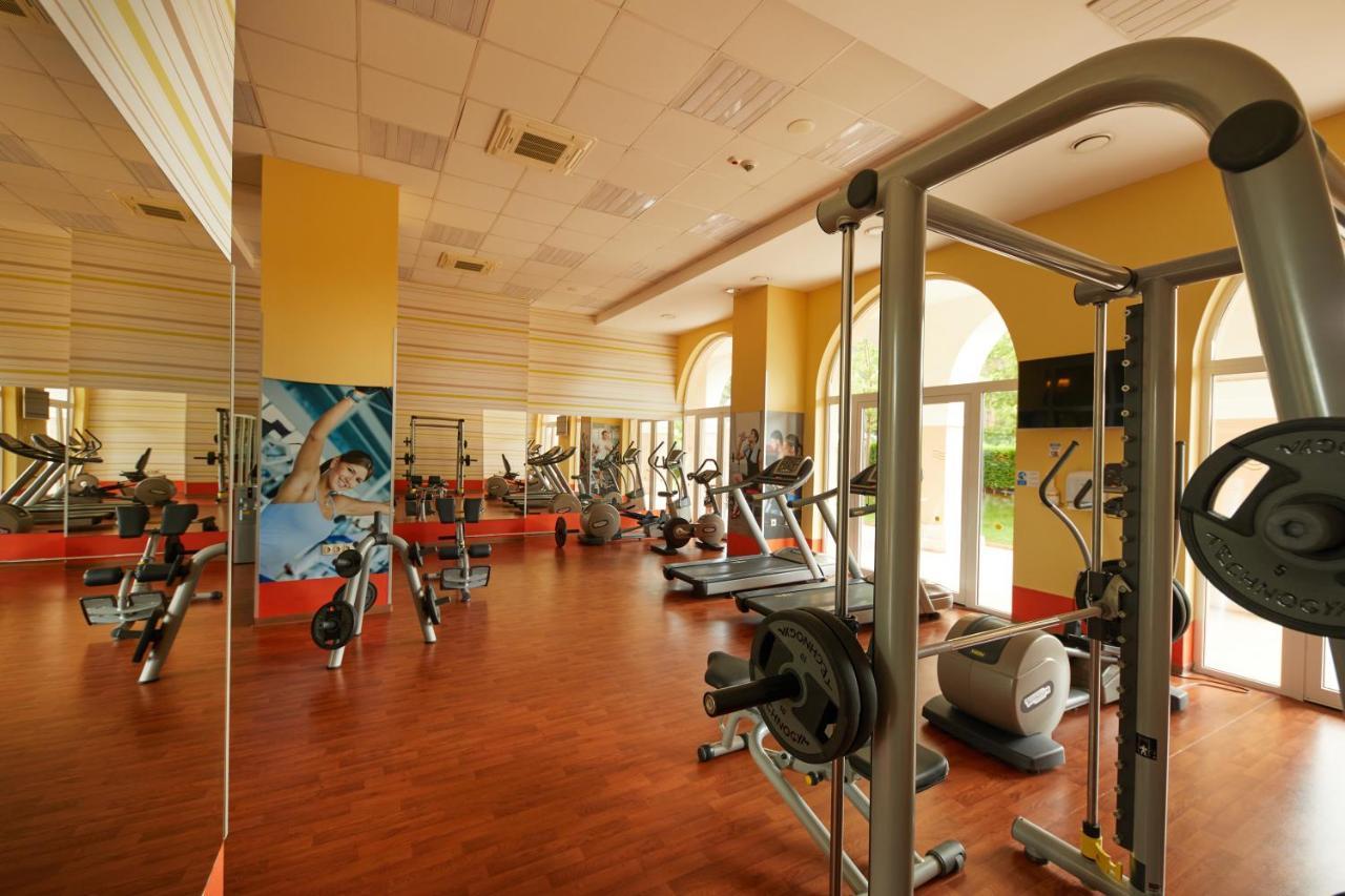 Dreams Sunny Beach Resort And Spa Eksteriør billede The gym at the hotel
