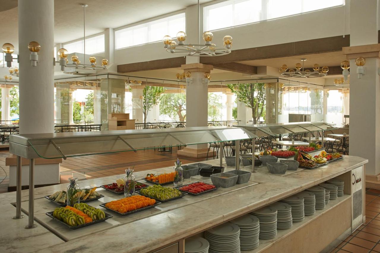 Dreams Sunny Beach Resort And Spa Eksteriør billede A buffet at a hotel