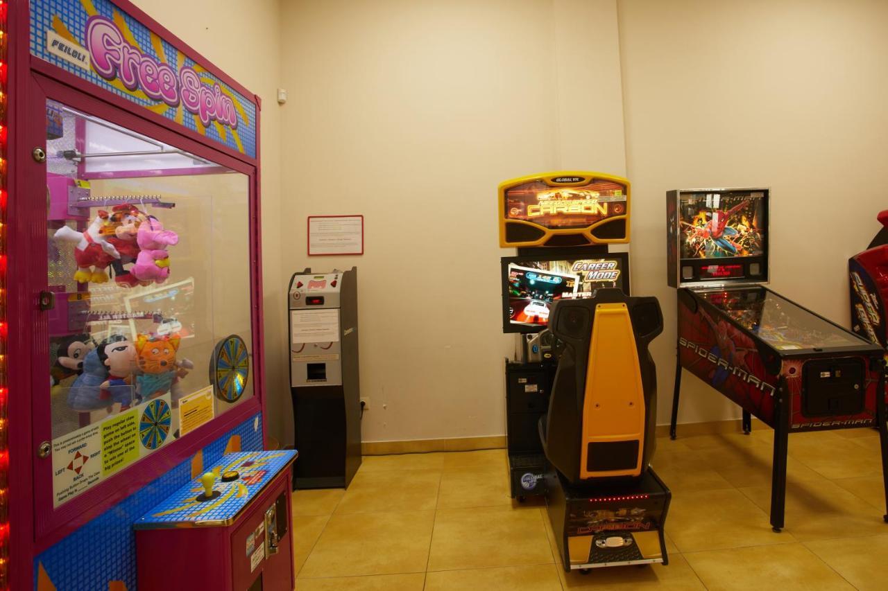 Dreams Sunny Beach Resort And Spa Eksteriør billede Arcade games at the museum