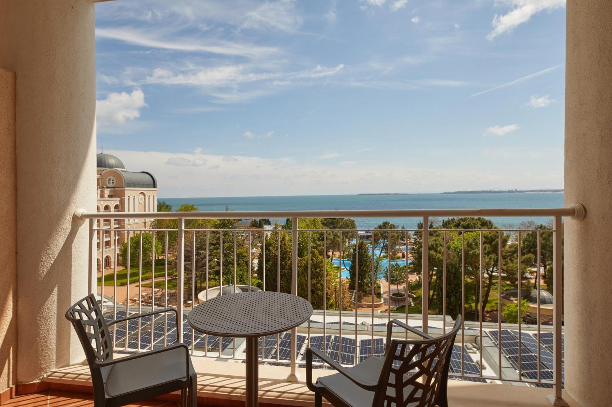 Dreams Sunny Beach Resort And Spa Værelse billede Balcony of a hotel room