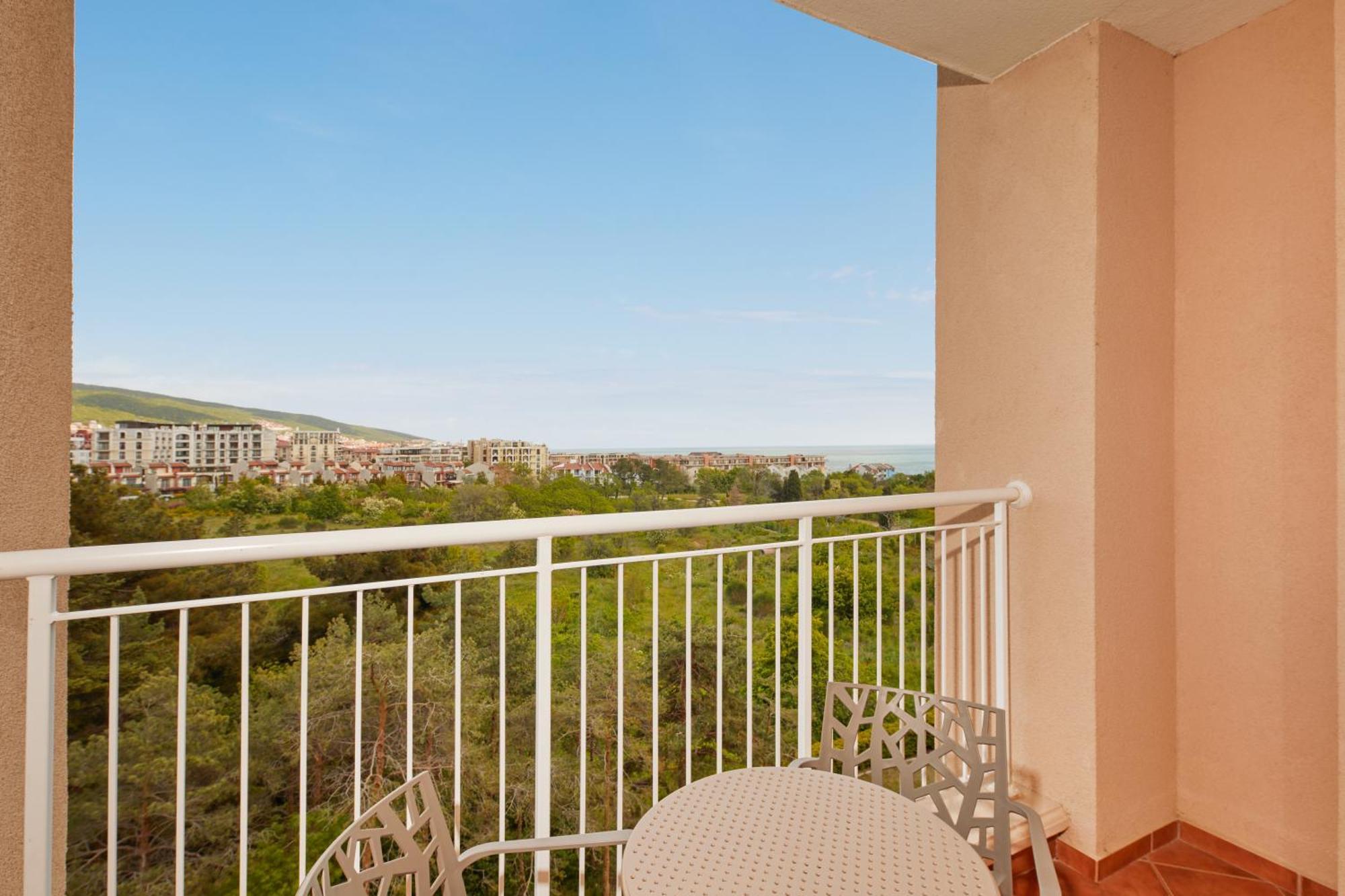 Dreams Sunny Beach Resort And Spa Værelse billede A balcony